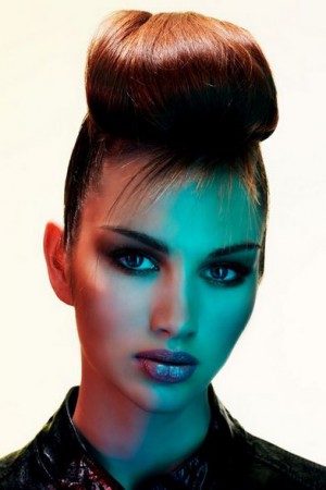 27. Účes s dômyselným drdolom